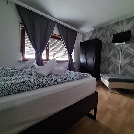 Ferienwohnung Schwetzingen Exterior foto